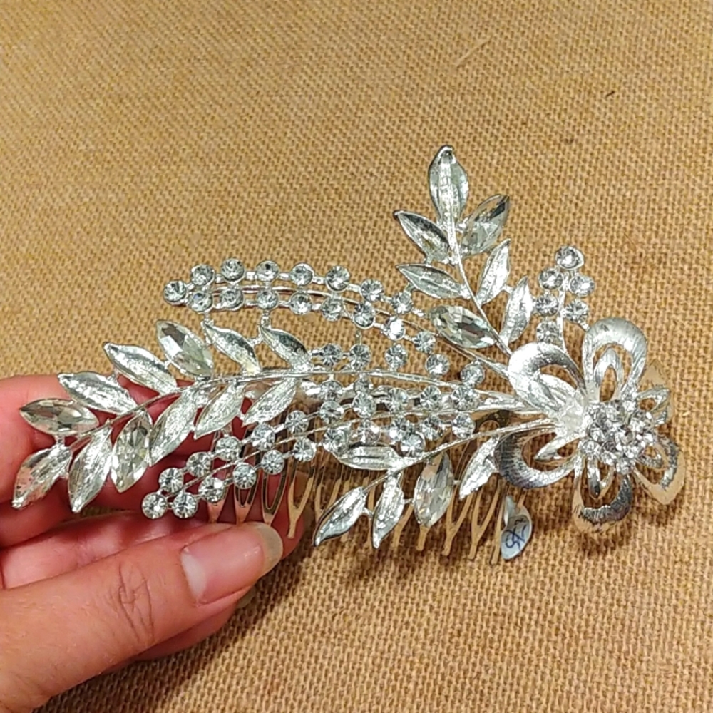 Large floral bridal hair comb NWT